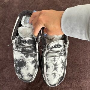 Hey dudes size 7 in women’s and 6 in kids
